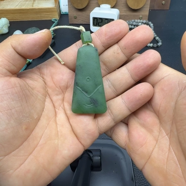 颈饰未镶嵌和田玉临*