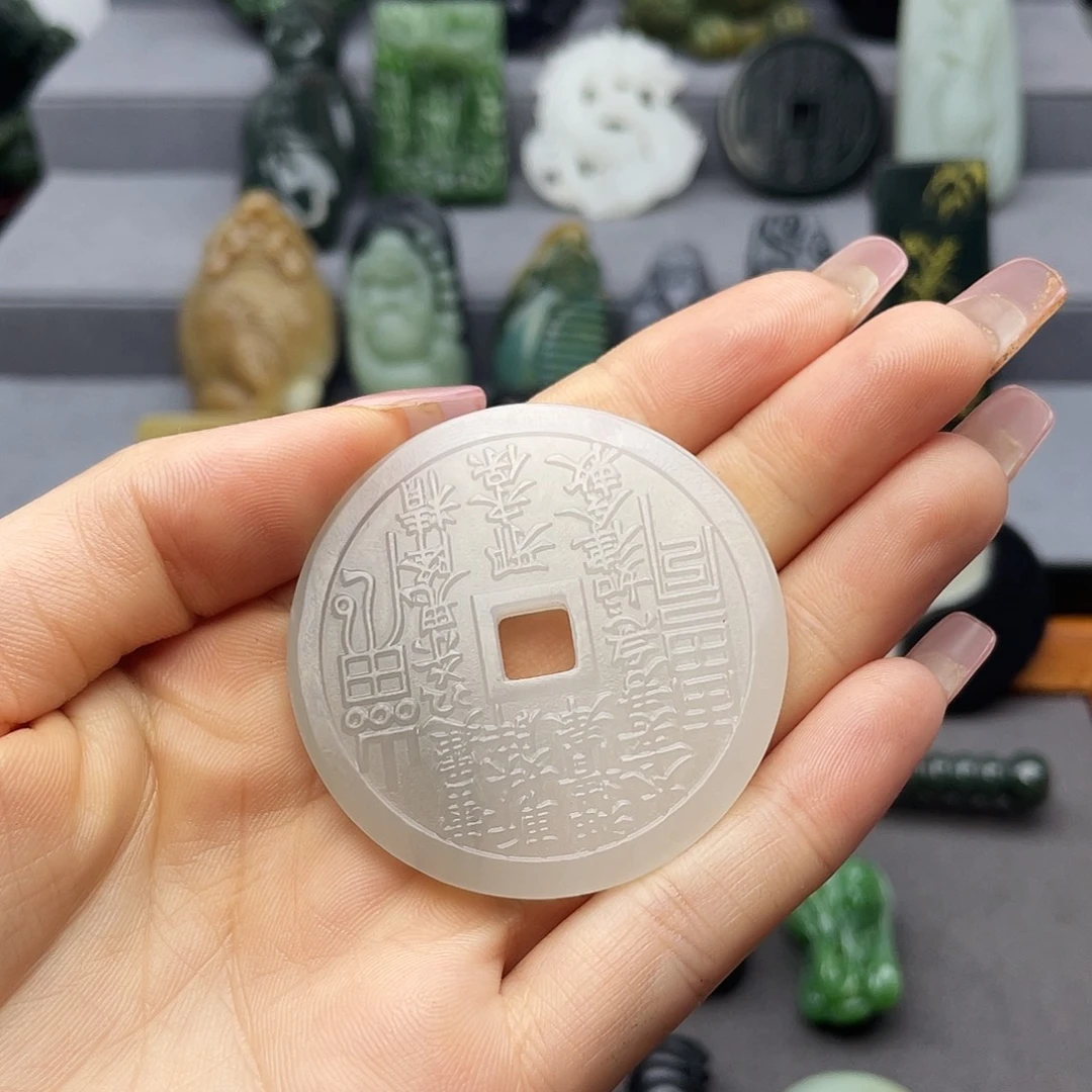 愤***情和田玉未镶嵌颈饰