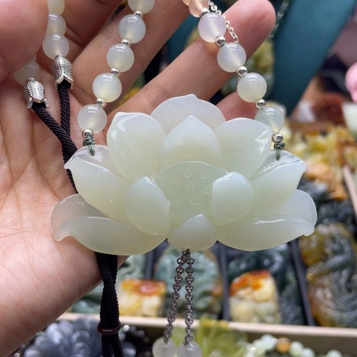 未镶嵌蛇纹石玉颈饰