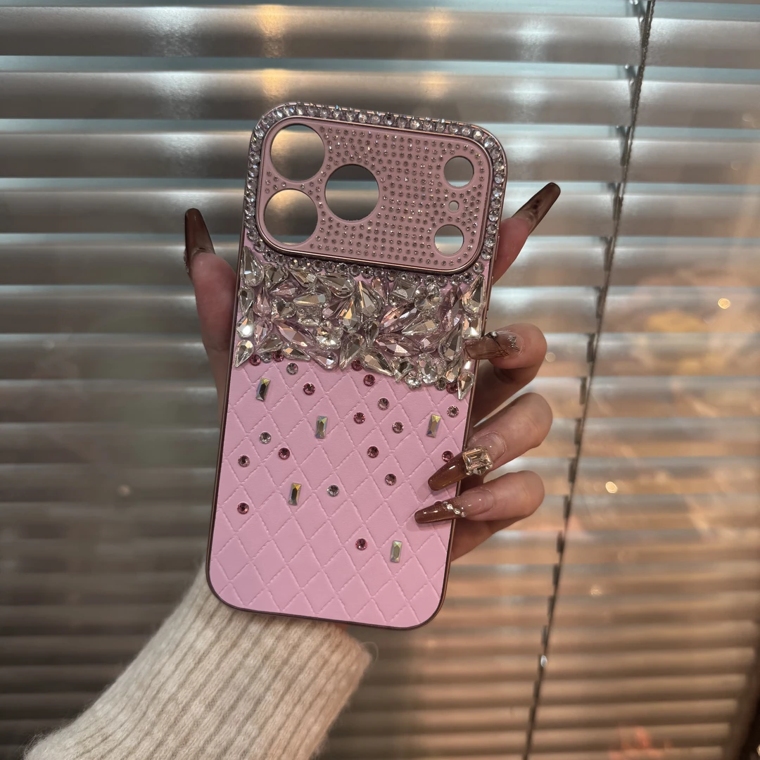 原创奢华菱格精准孔皮质手作点钻适用于iPhone15/16/17promax壳