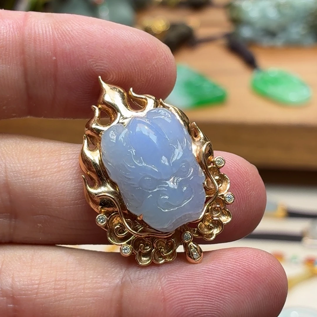 翡翠18K金镶嵌颈饰