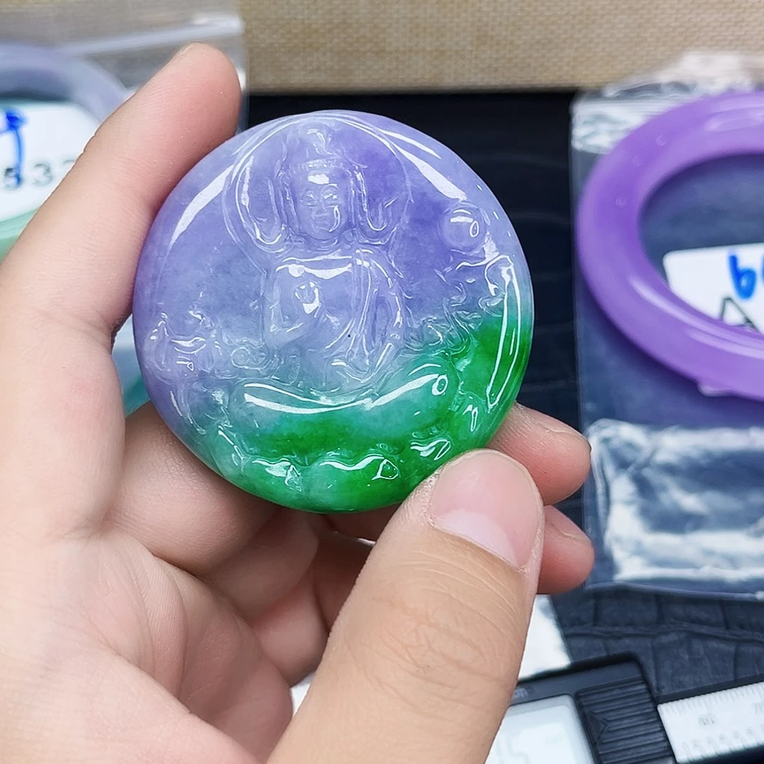 翡翠手镯未镶嵌吊坠