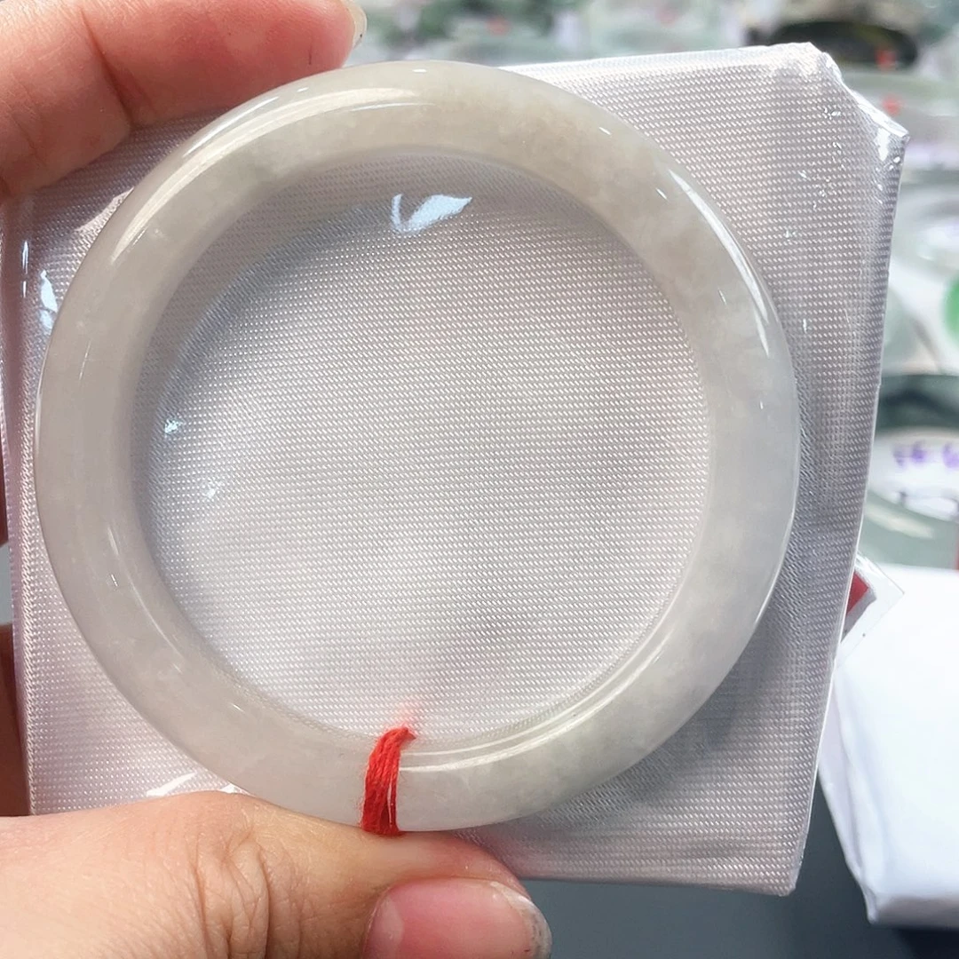 黎***黎翡翠未镶嵌手镯福利瑕疵