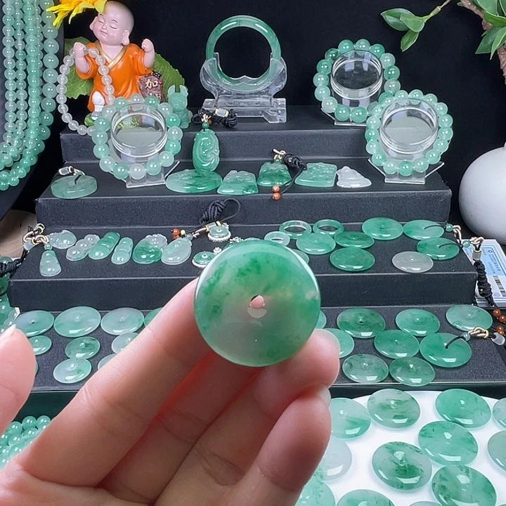 石英质玉未镶嵌颈饰