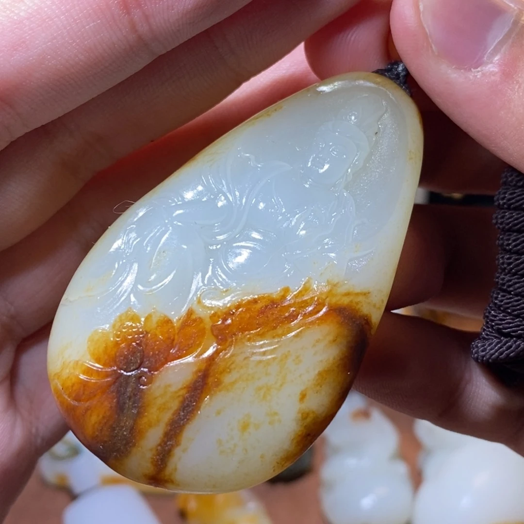 和田玉未镶嵌颈饰牧*