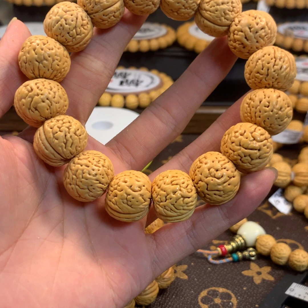 精品桃核苹果吧主