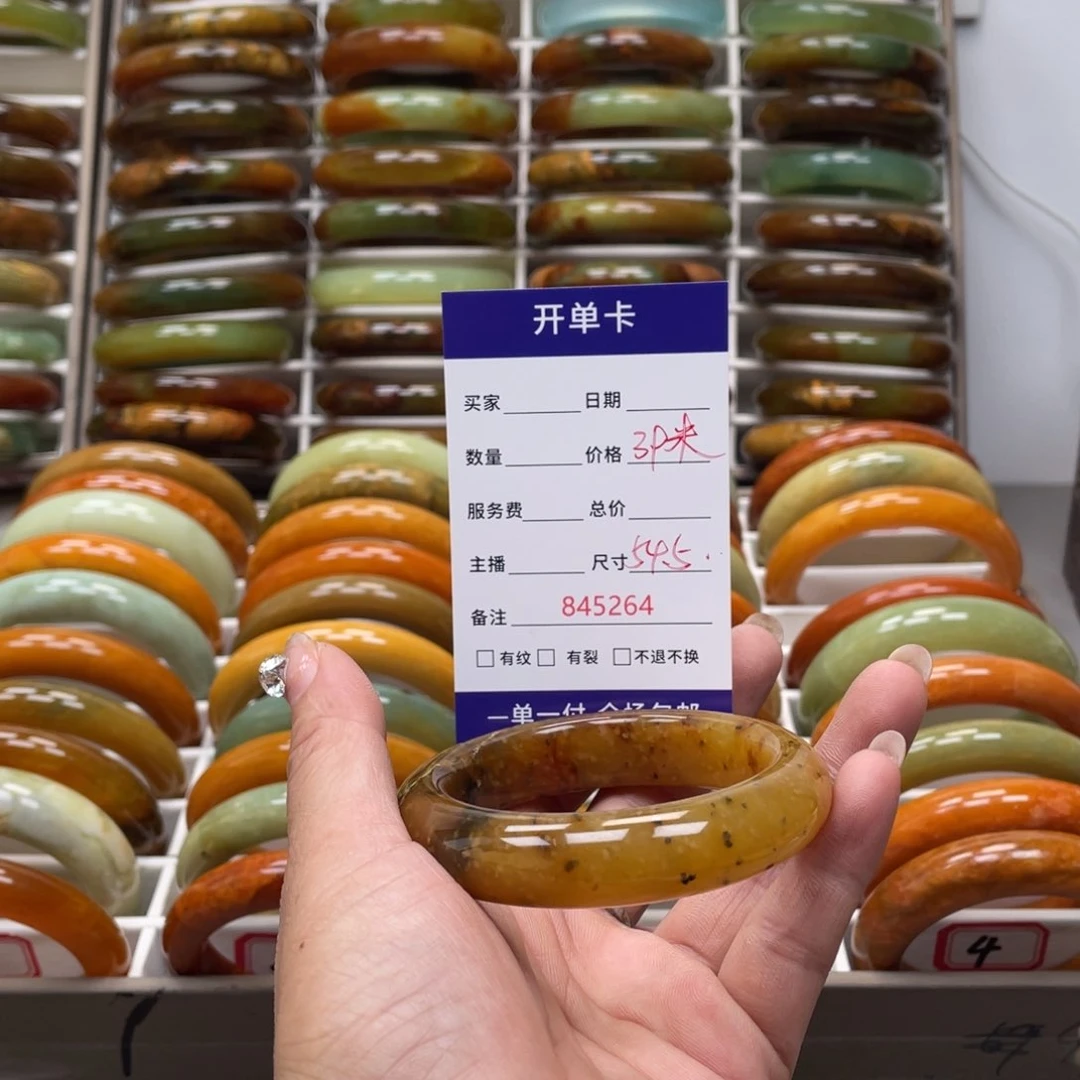 蛇纹石玉手镯未镶嵌可*?