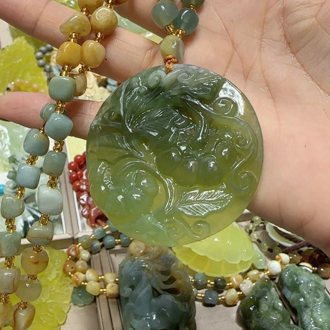 未镶嵌蛇纹石玉吊坠