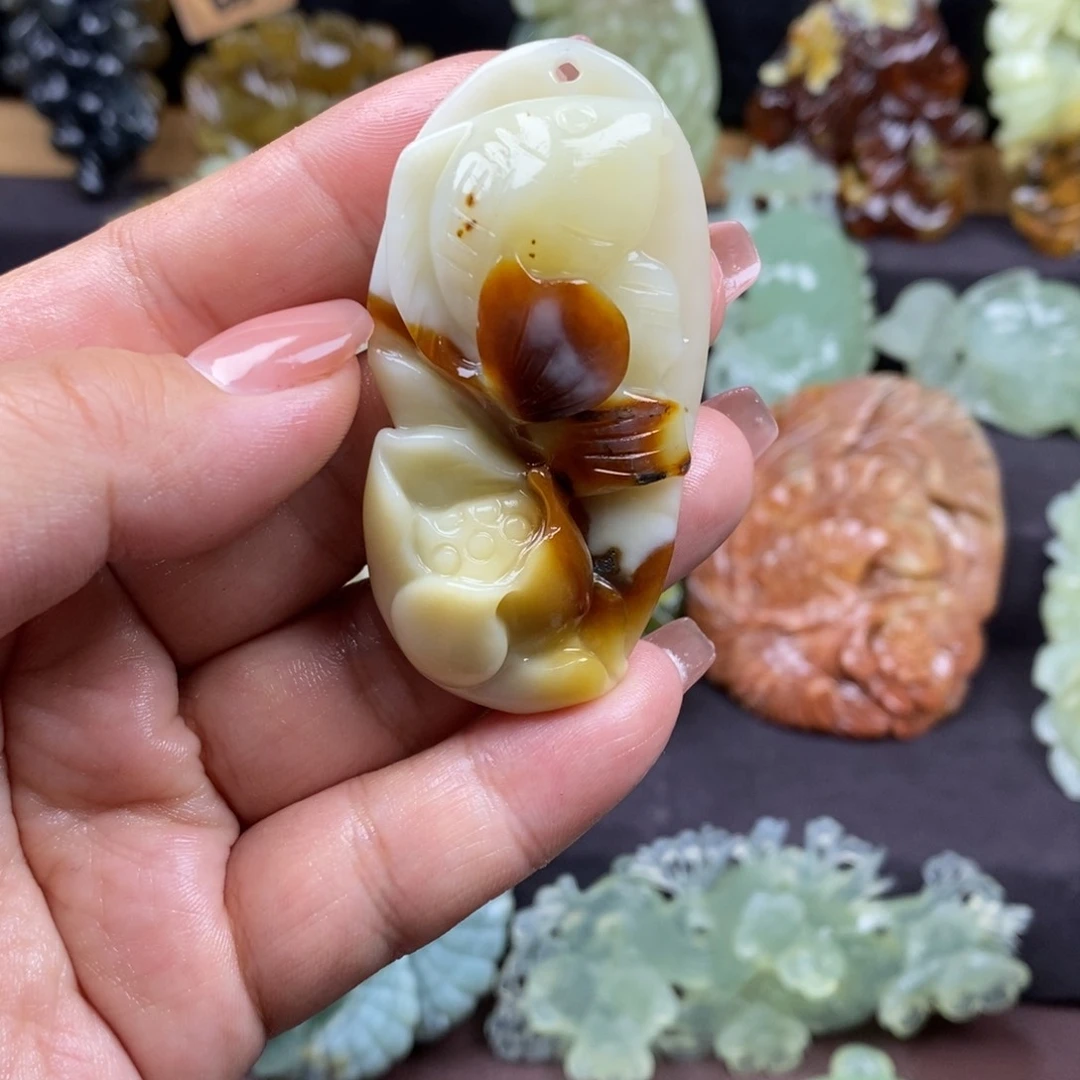 蛇纹石玉颈饰未镶嵌