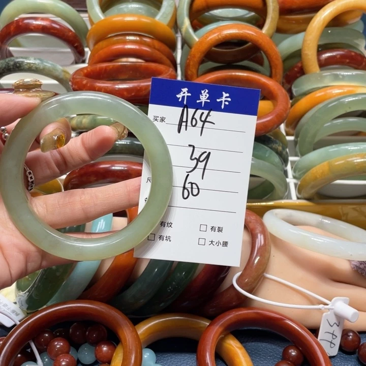 蛇纹石玉手镯未镶嵌玉*人