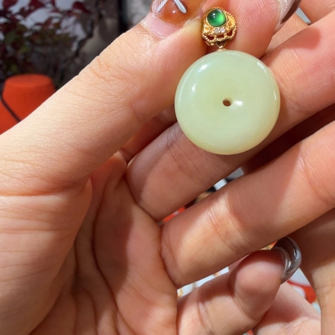 和田玉18K金镶嵌颈饰