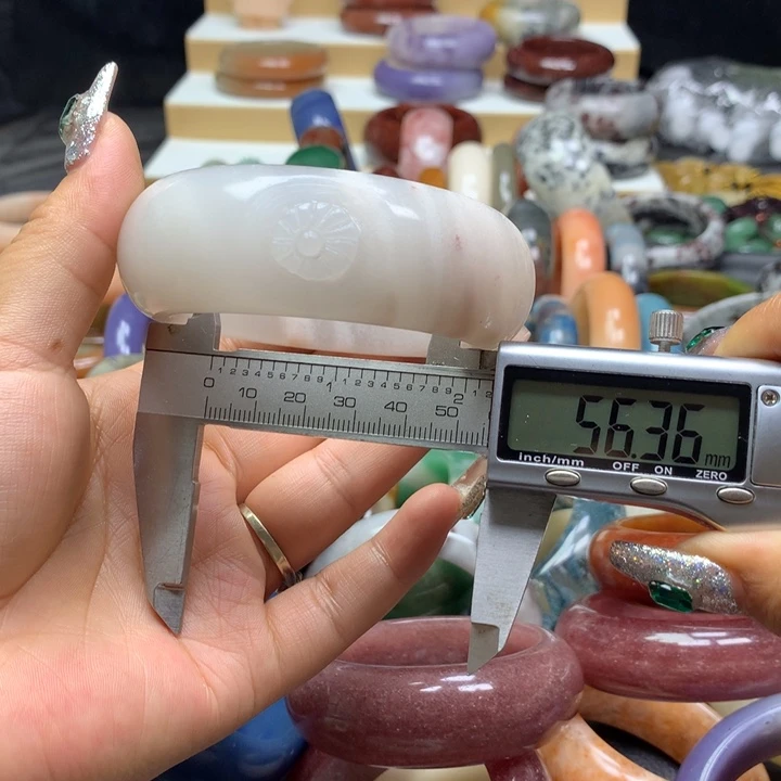 未镶嵌手镯石英质玉