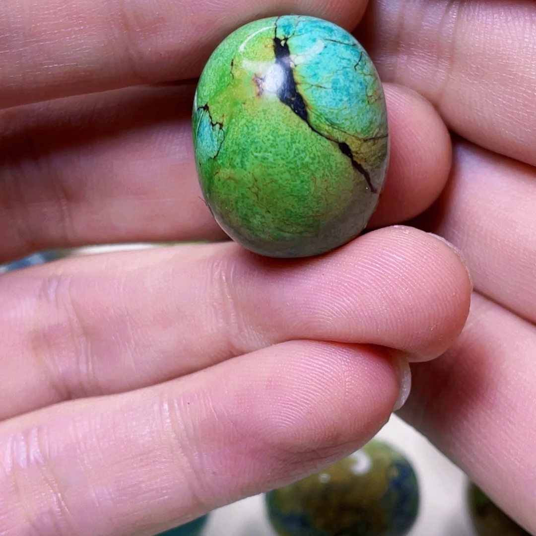 王***生绿松石未镶嵌配饰