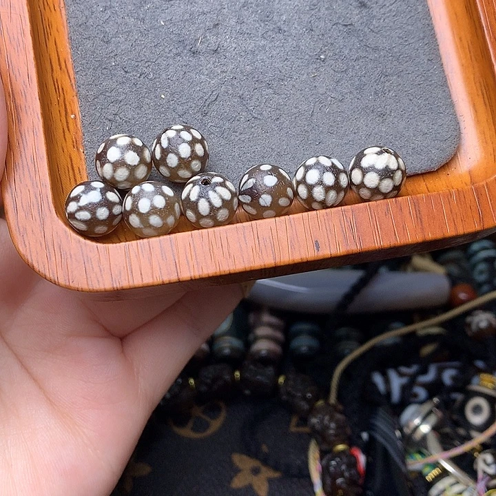 未镶嵌发10个玛瑙/玉髓