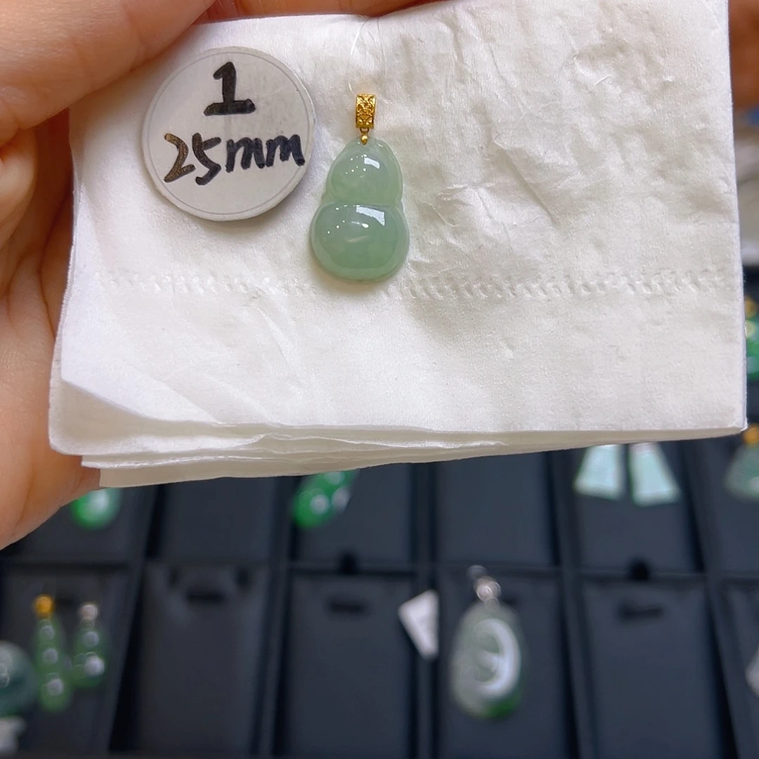 翡翠颈饰18K金镶嵌翡翠