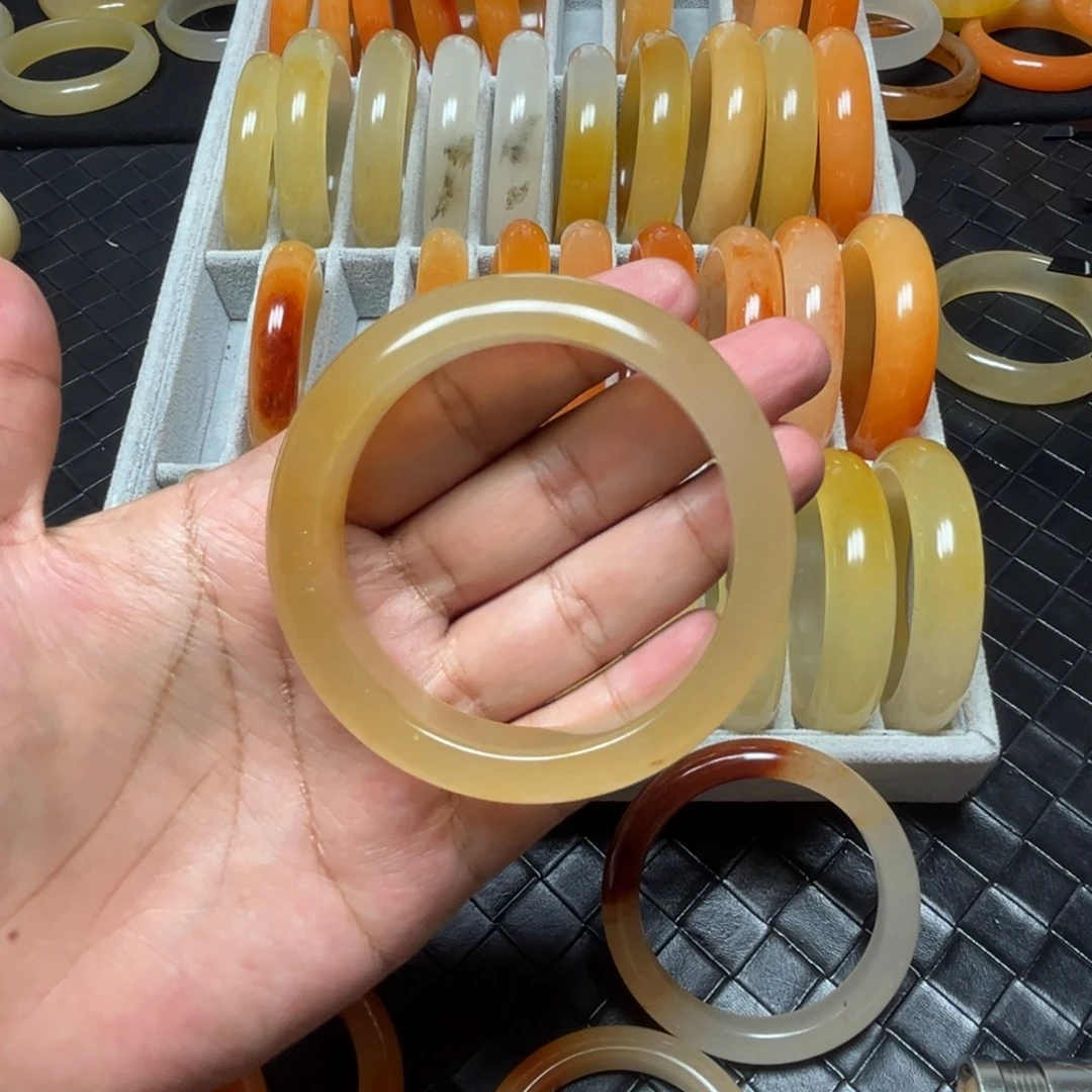 邂***虹石英质玉（黄龙玉）未镶嵌手镯