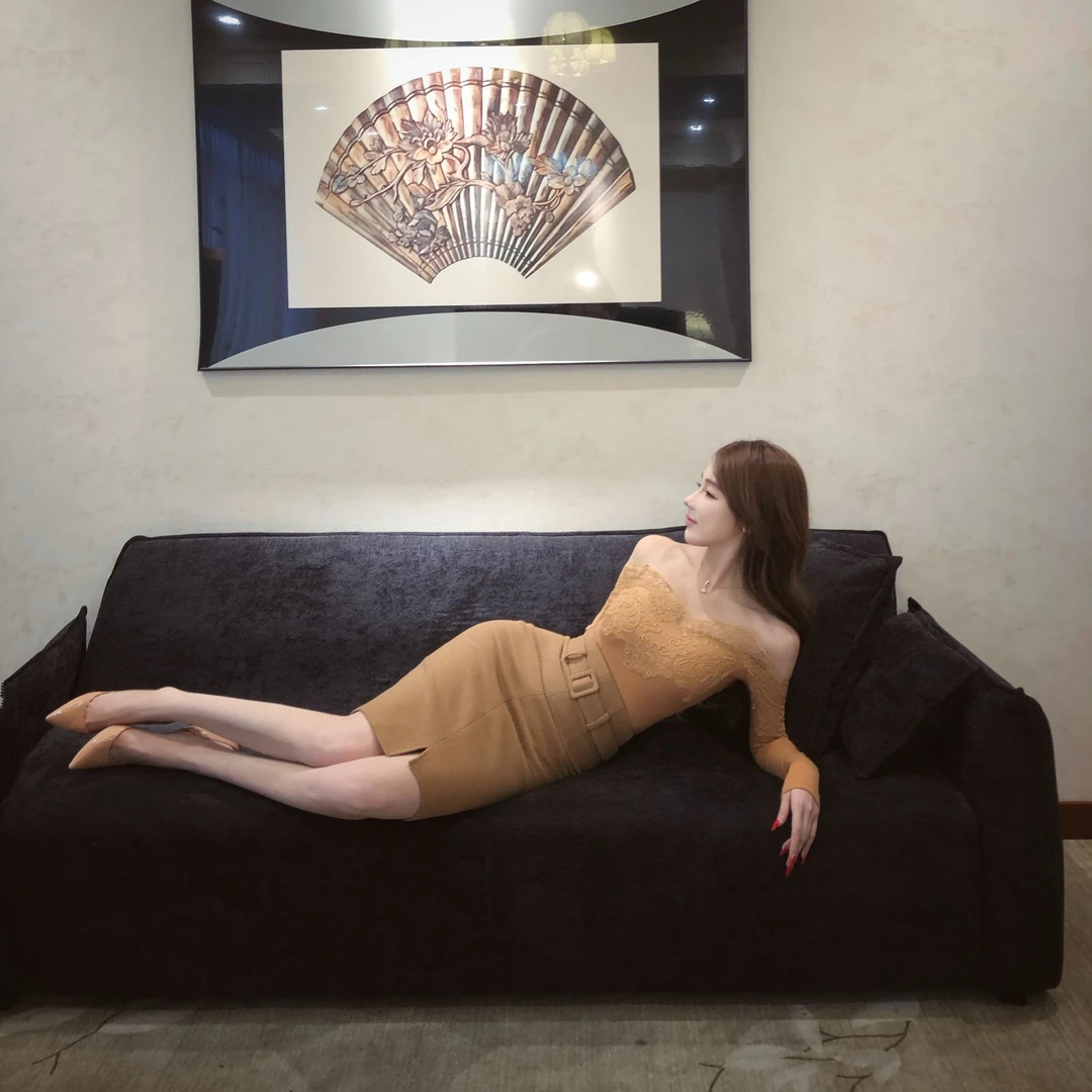 WW定制「劳拉女士」显瘦气质高腰时尚百搭修身网红小众设计感半裙