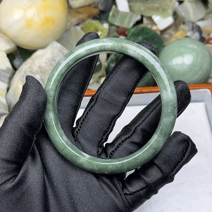 未镶嵌手镯和田玉61