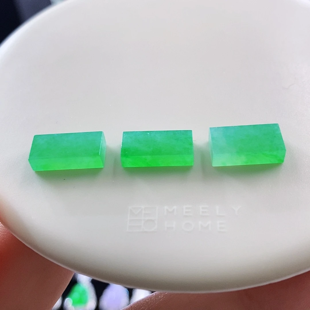 散珠翡翠三颗甜绿随形