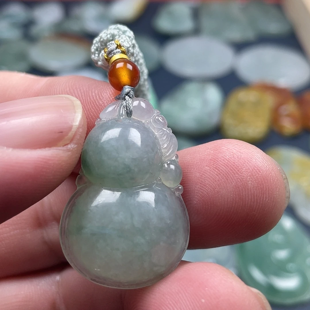 翡翠未镶嵌颈饰葫芦