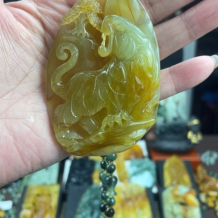 蛇纹石玉未镶嵌颈饰