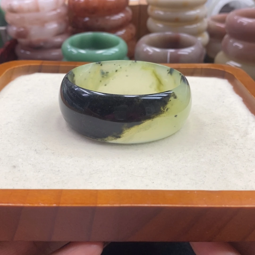 未镶嵌手镯石英质玉