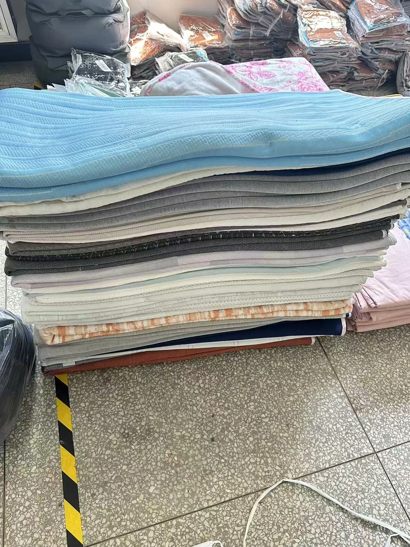 《兵哥外贸》200*220杂款席梦思感床盖 发一个 不挑色