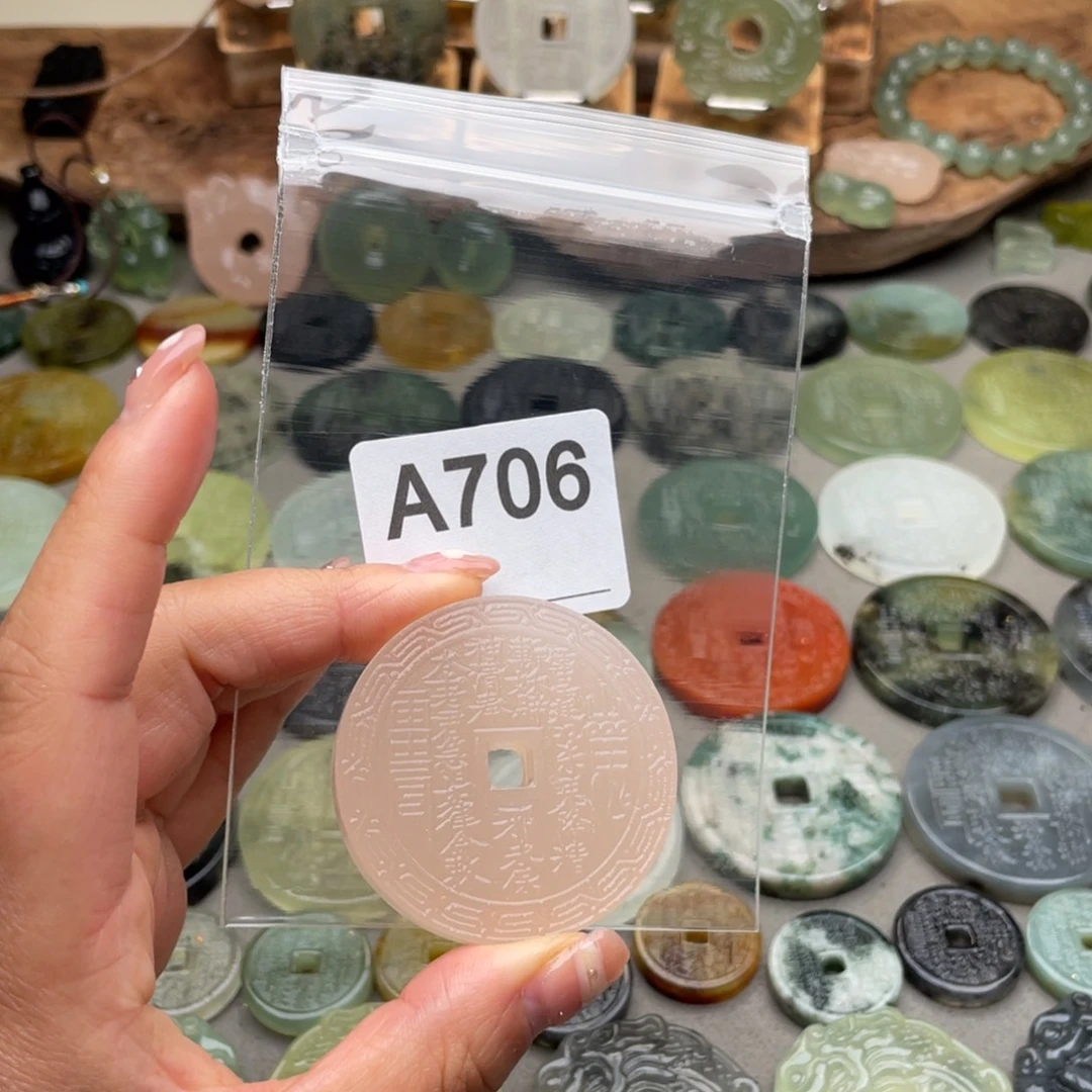 金***搭蛇纹石玉未镶嵌颈饰