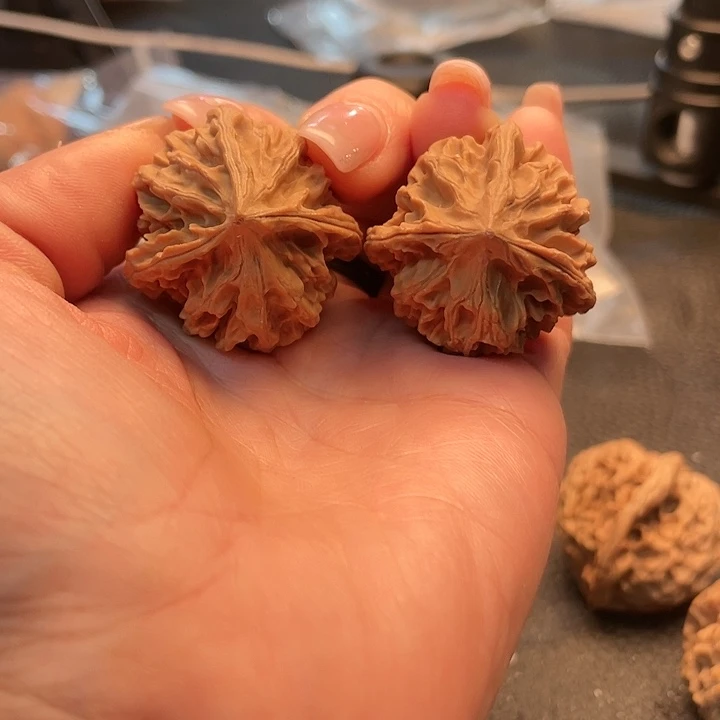 文玩核桃把件三棱50