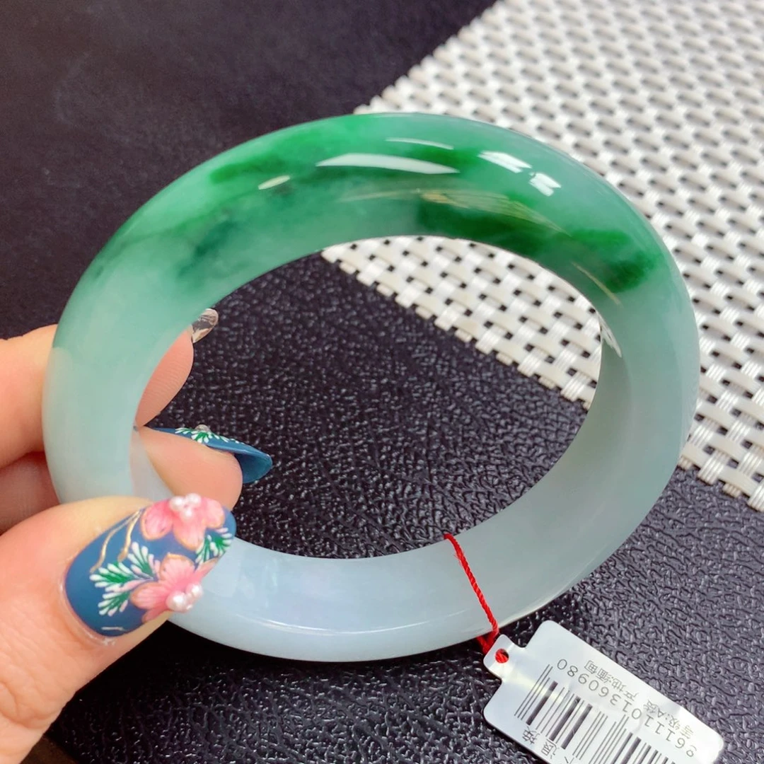 翡翠手镯未镶嵌缅甸