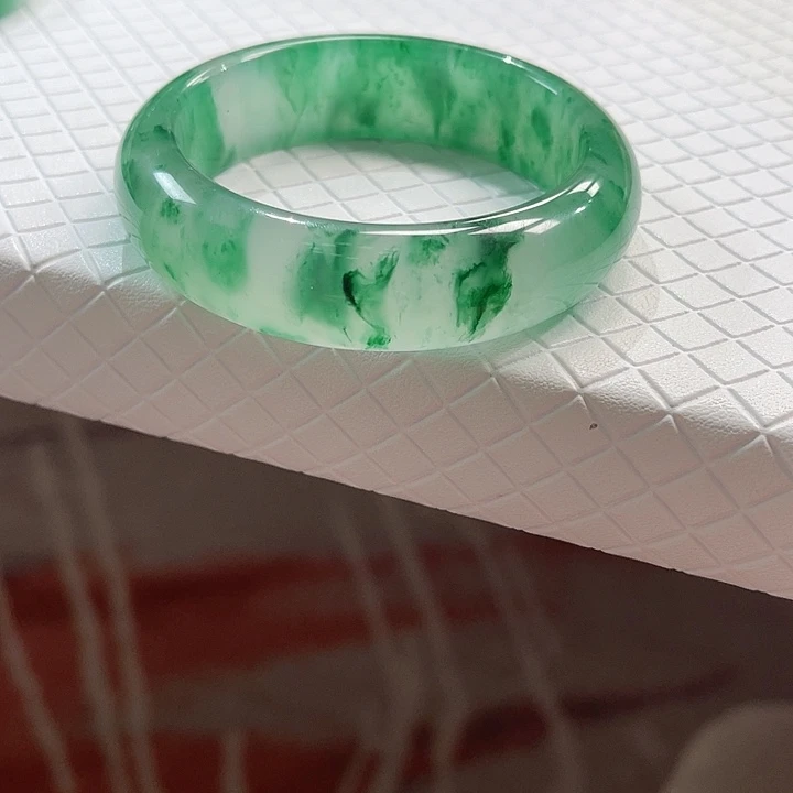未镶嵌手镯石英质玉