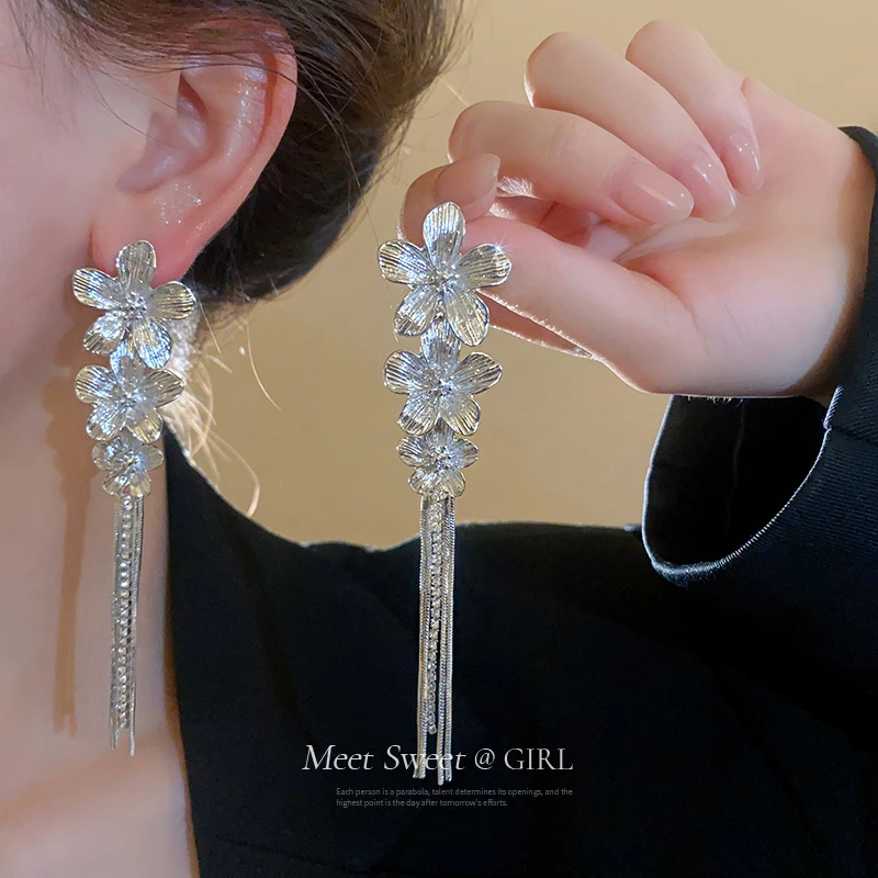 铜合金合成锆石耳饰 银色花朵长款流苏耳坠轻奢高级感气质耳环199