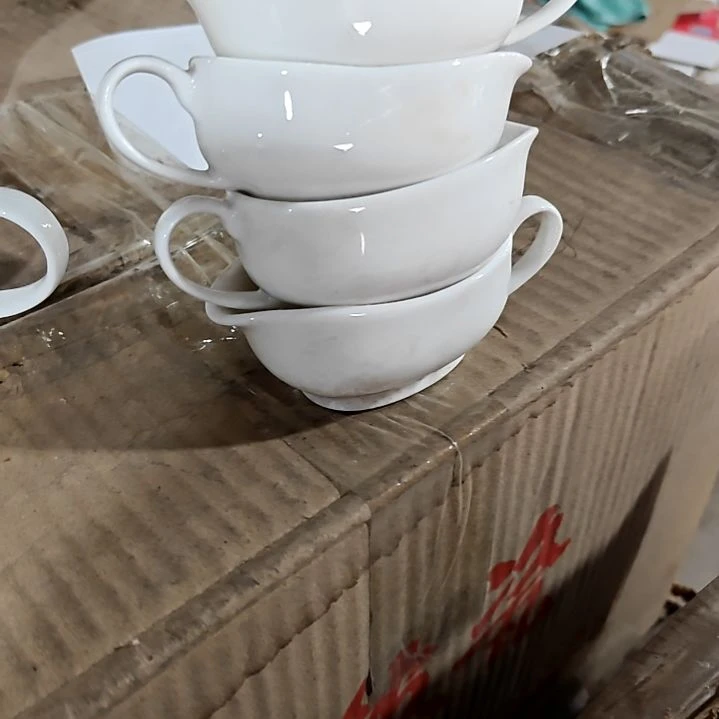 摆件盘子碗茶壶啥都有