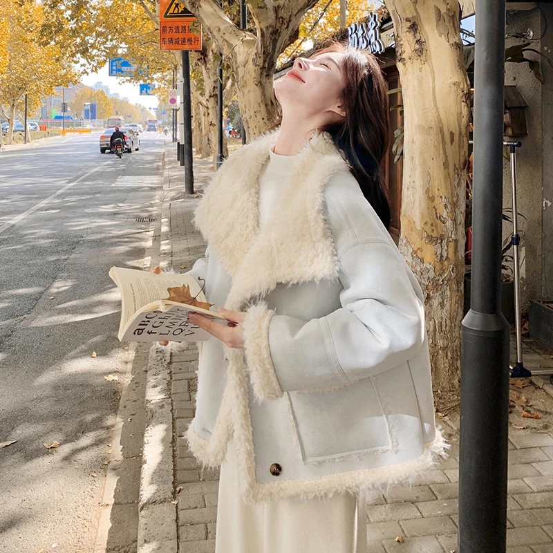 浅蓝色超好看羊羔毛皮毛一体上衣2025冬新款甜酷洋气小个子短外套