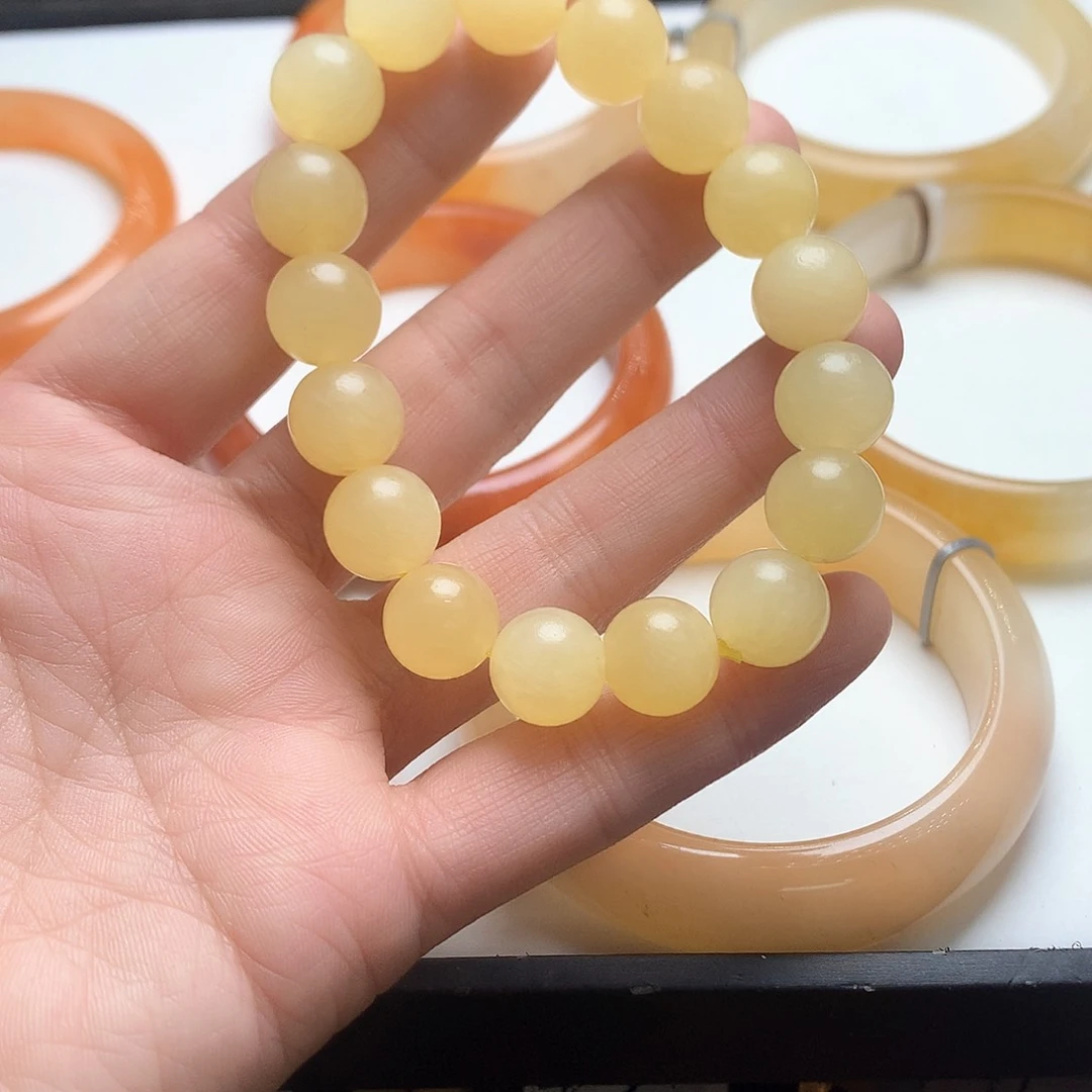 未镶嵌石英质玉（黄龙玉）手镯