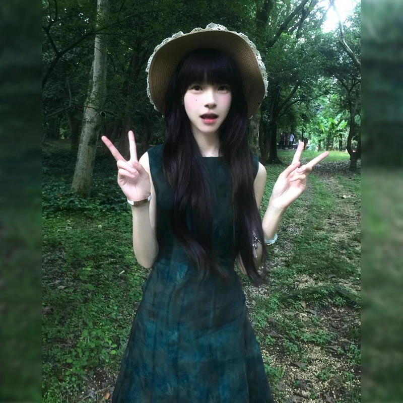 2025新款度假风复古绿色无袖背心连衣裙子女夏季法式气质收腰短裙