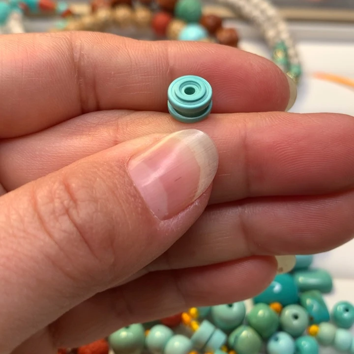 绿松石未镶嵌颈饰