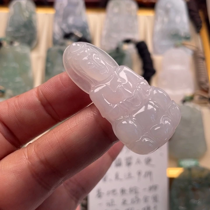 颈饰未镶嵌翡翠观音