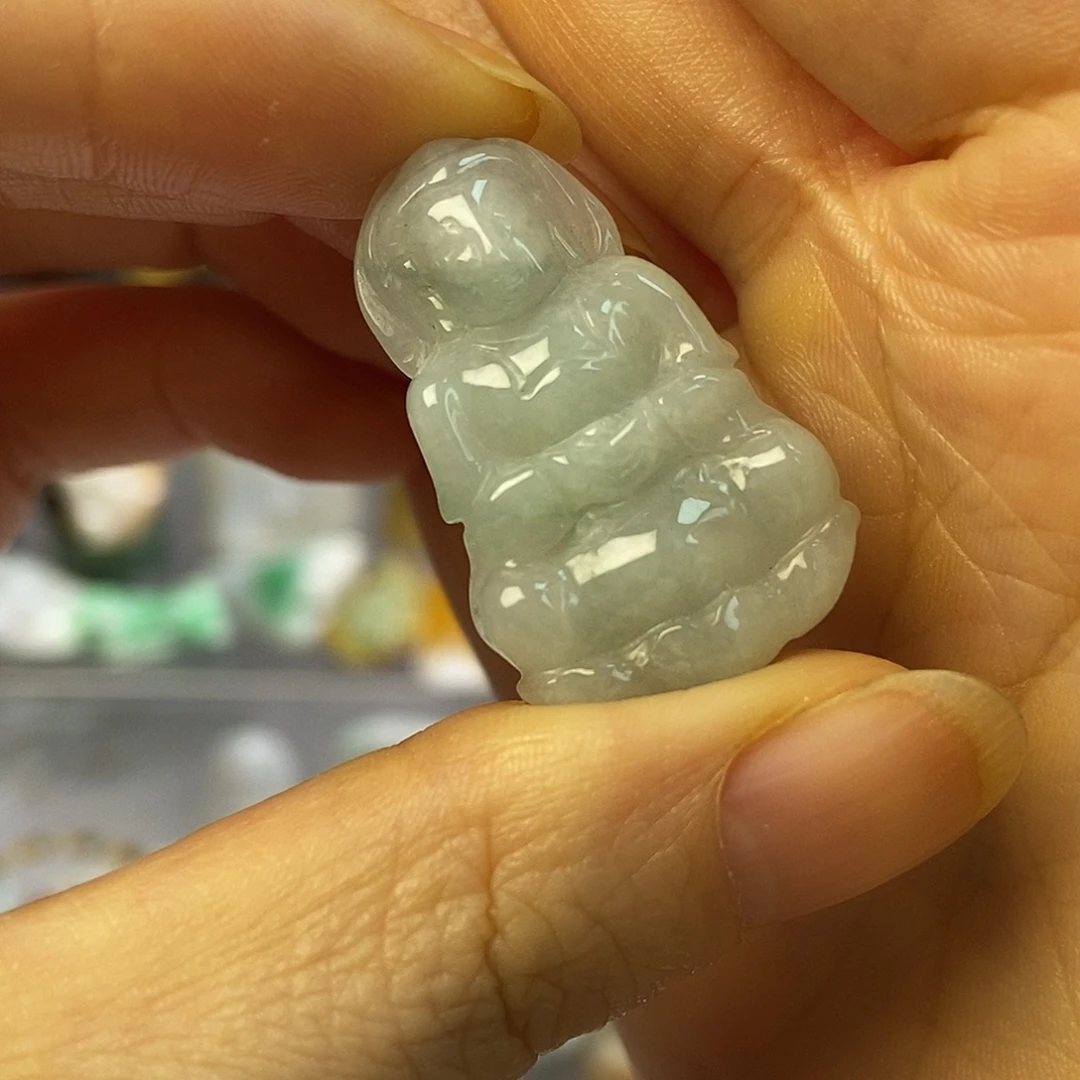 翡翠未镶嵌颈饰观音