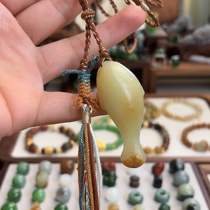 和田玉（糖玉）未镶嵌颈饰