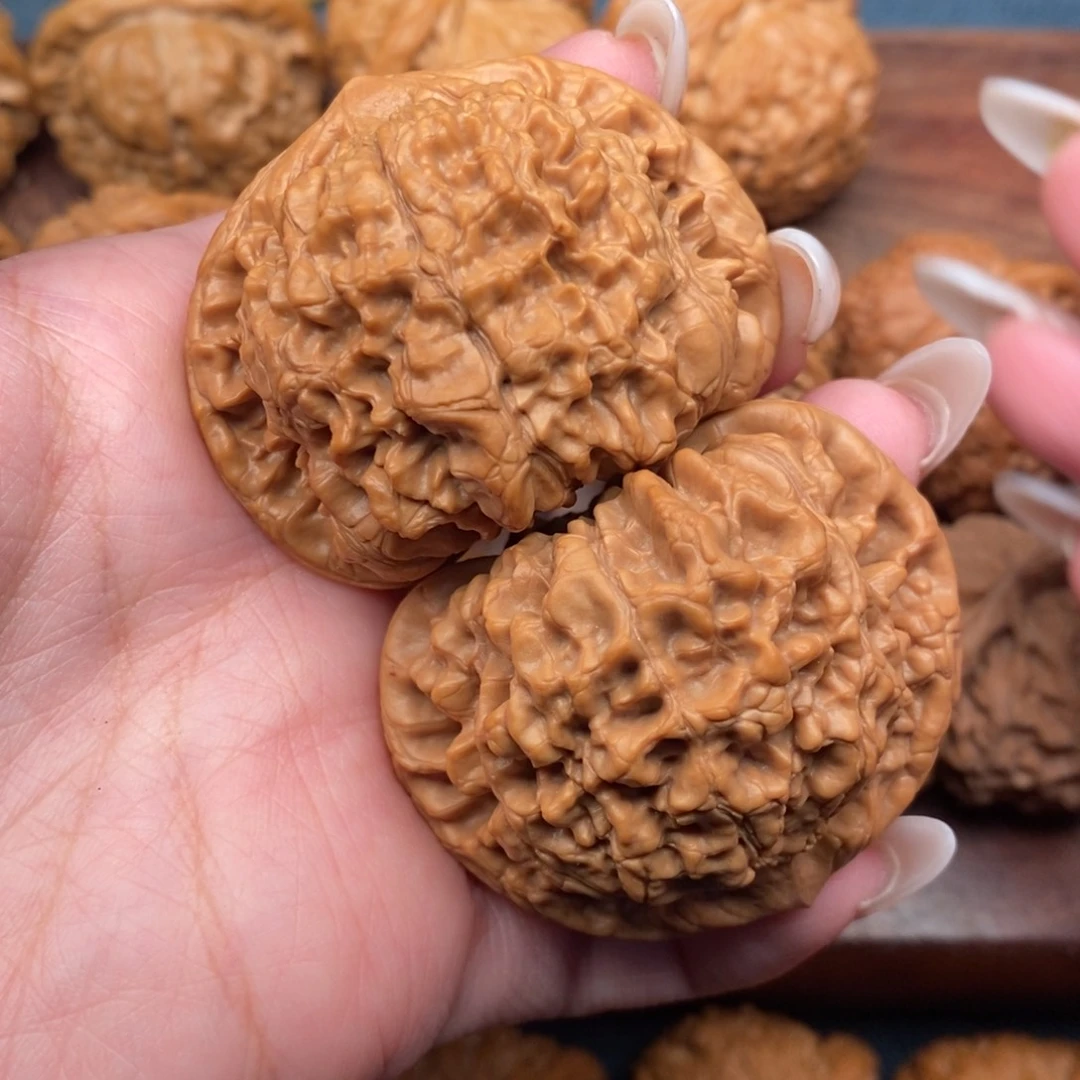 文玩核桃把件全品，同树红皮官帽49.5