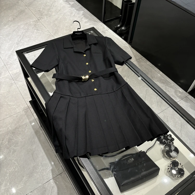 25年春装新款女装 时尚金扣气质显瘦百搭压褶摆连衣裙-25Y1004