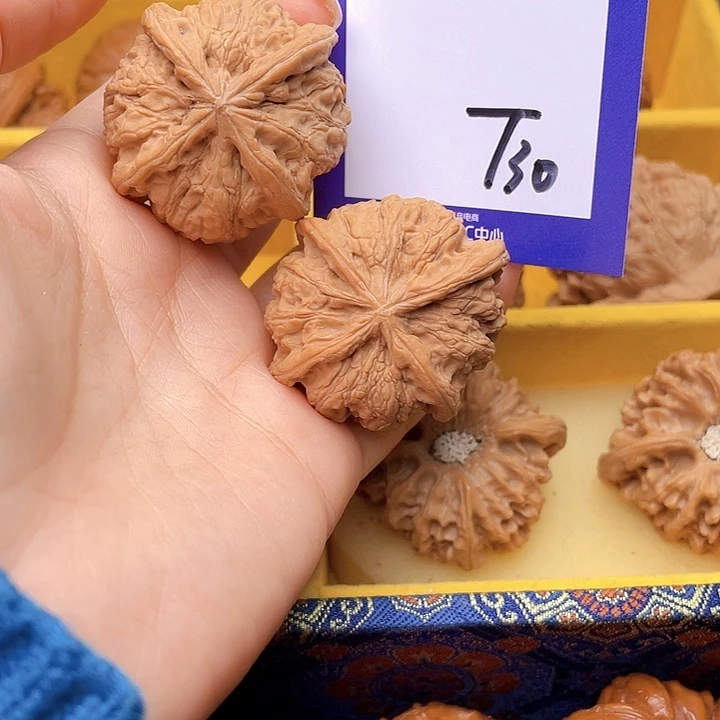 把件文玩核桃《**》文玩核桃四棱30