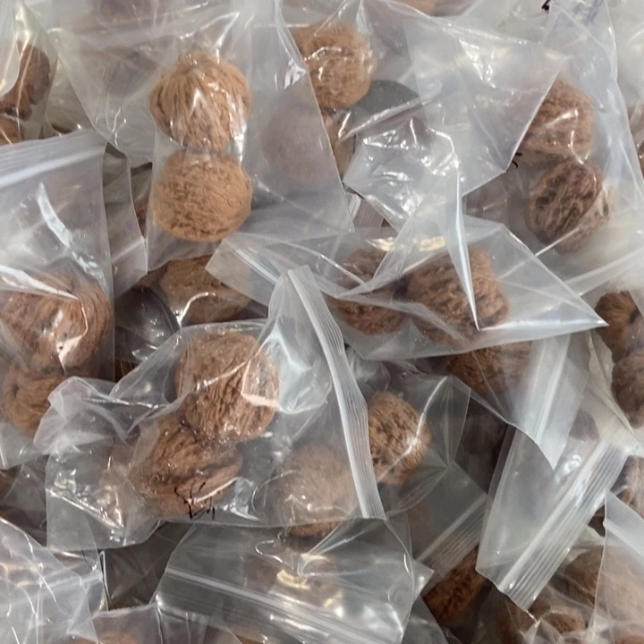 吊坠文玩核桃绣球瑕疵