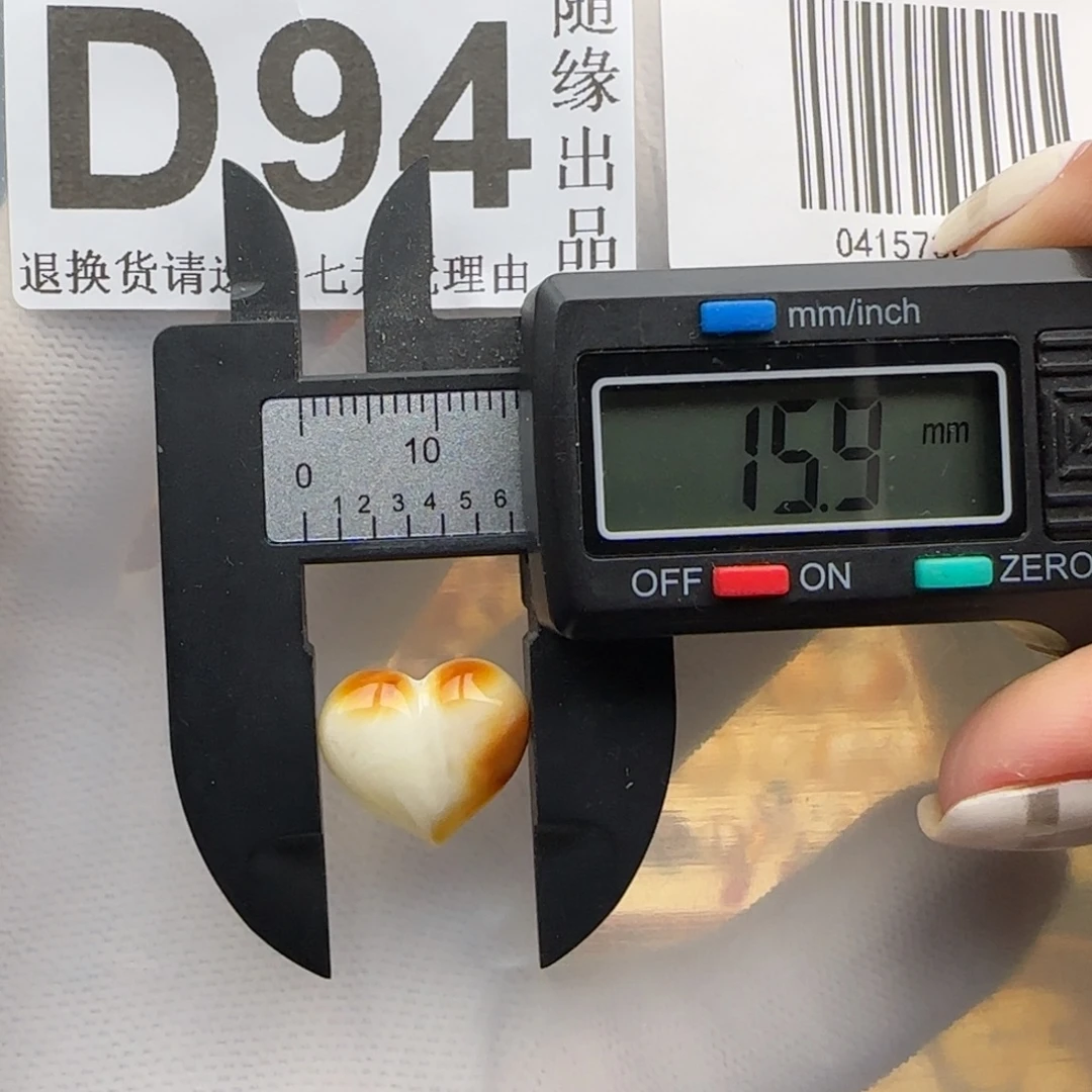 未镶嵌琥珀裸石屁桃