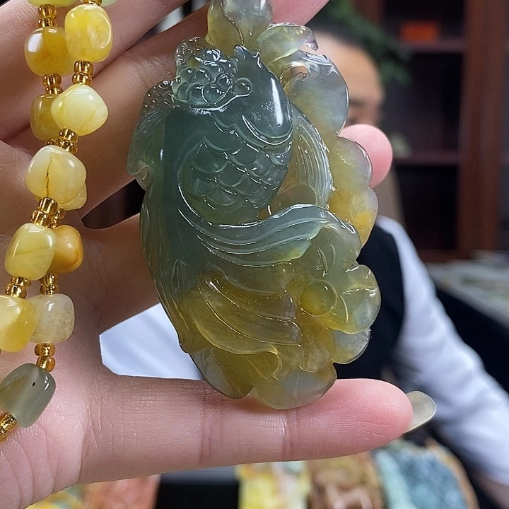 蛇纹石玉未镶嵌颈饰