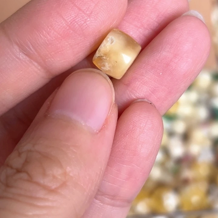 未镶嵌蜜蜡裸石9mm一个