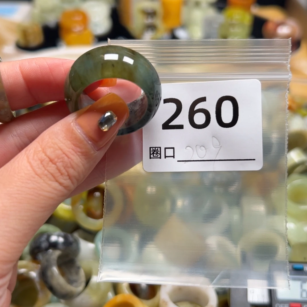 君***儿蛇纹石玉未镶嵌戒指