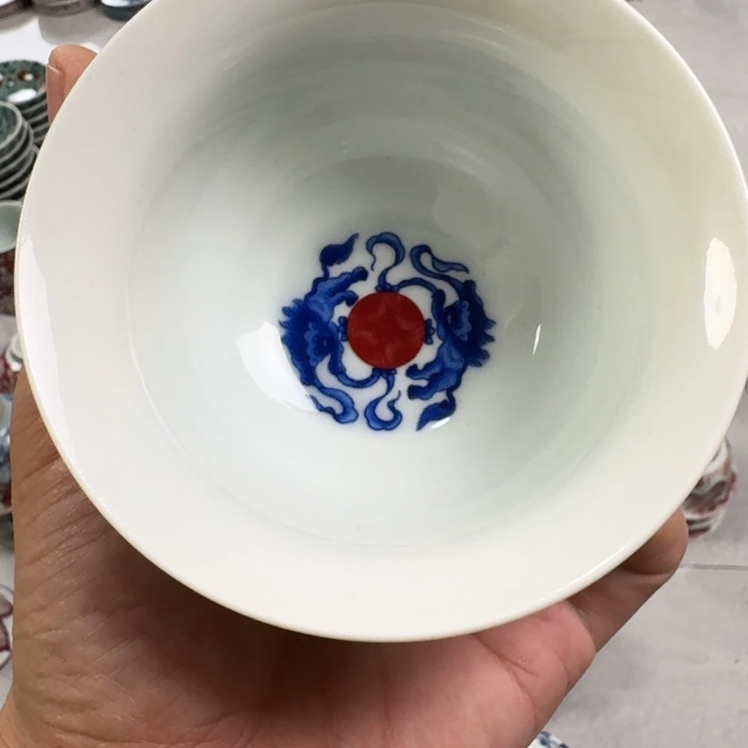 摆件釉里红缠枝莲大压手