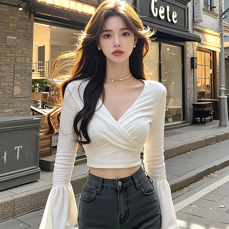 辣妹纯欲风褶皱短款上衣女春秋新款设计感小众性感喇叭袖t恤衫潮